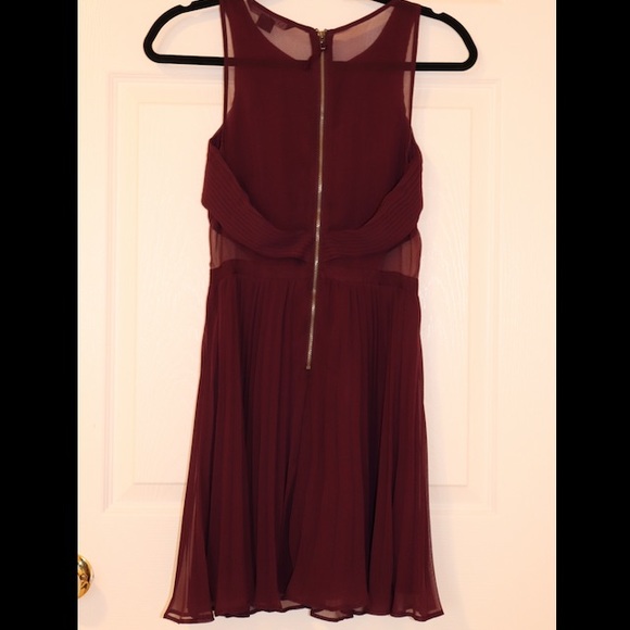 Plum knee-length dress - Picture 2 of 3